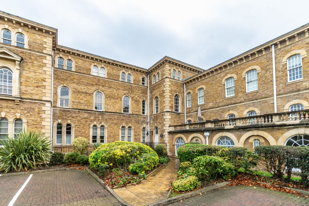 Property photo 1 of 17