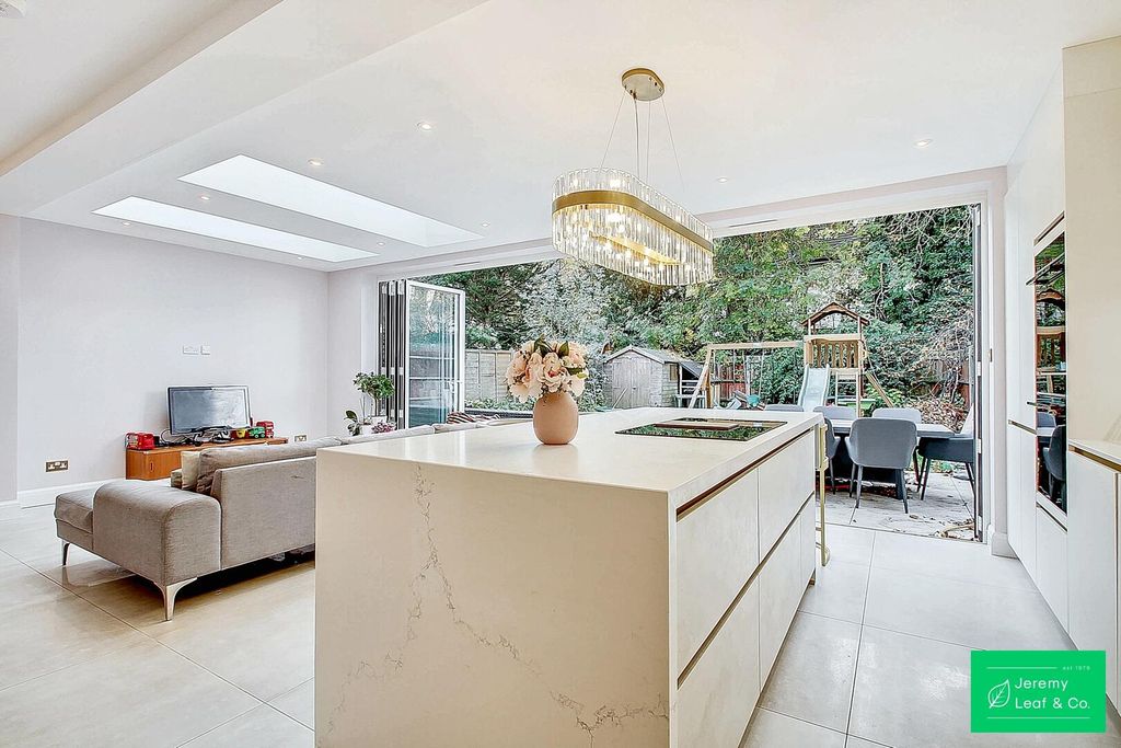 Property photo 3 of 29 Kitchen