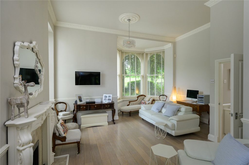 Property photo 2 of 10 Sitting Room