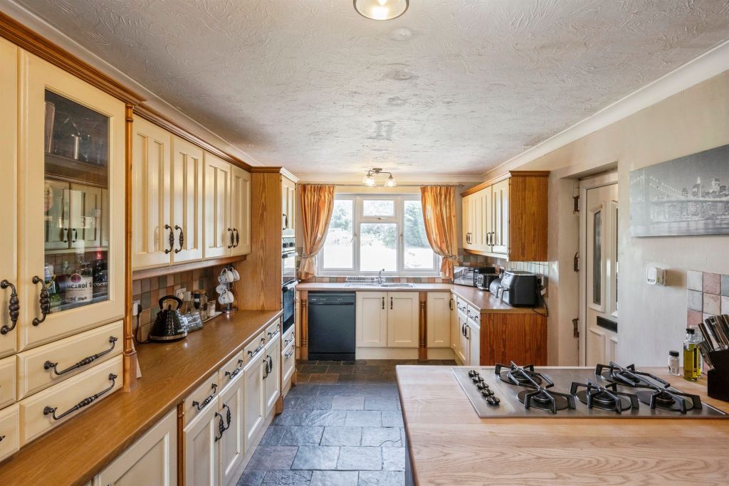 Additional image 4 of 6 bed detached house for saleBrigg Road, Messingham, Scunthorpe DN17