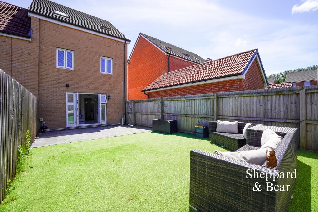 Property photo 1 of 28 Rear Garden