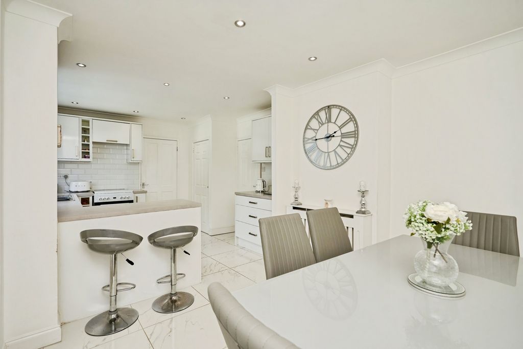 Property photo 1 of 17 Kitchen/Diner