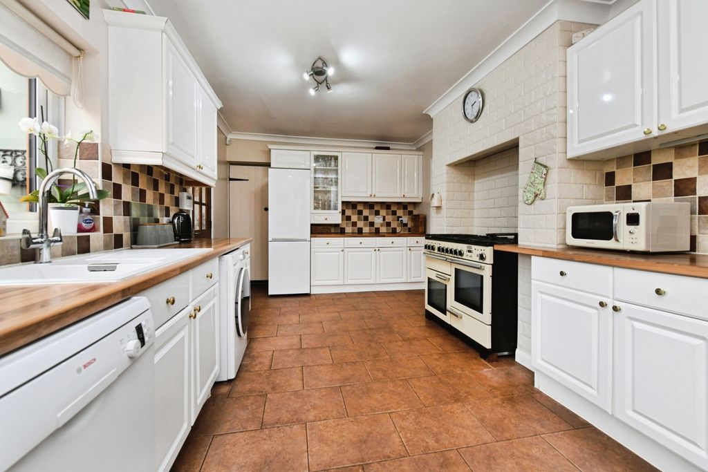 Property photo 3 of 24 Pbox-Img.Jpg