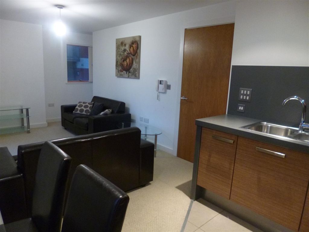 Property photo 2 of 9