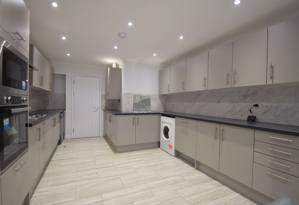 Property photo 2 of 16 Photo 6