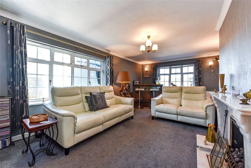 Property photo 3 of 16 Sitting Room