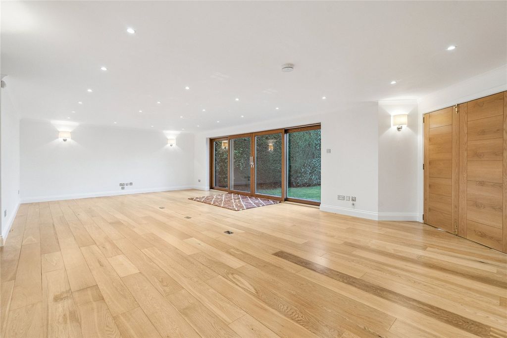 Property photo 2 of 30 Living Room