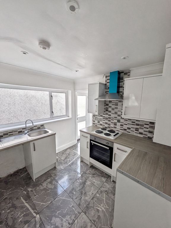 Property photo 2 of 16 Kitchen