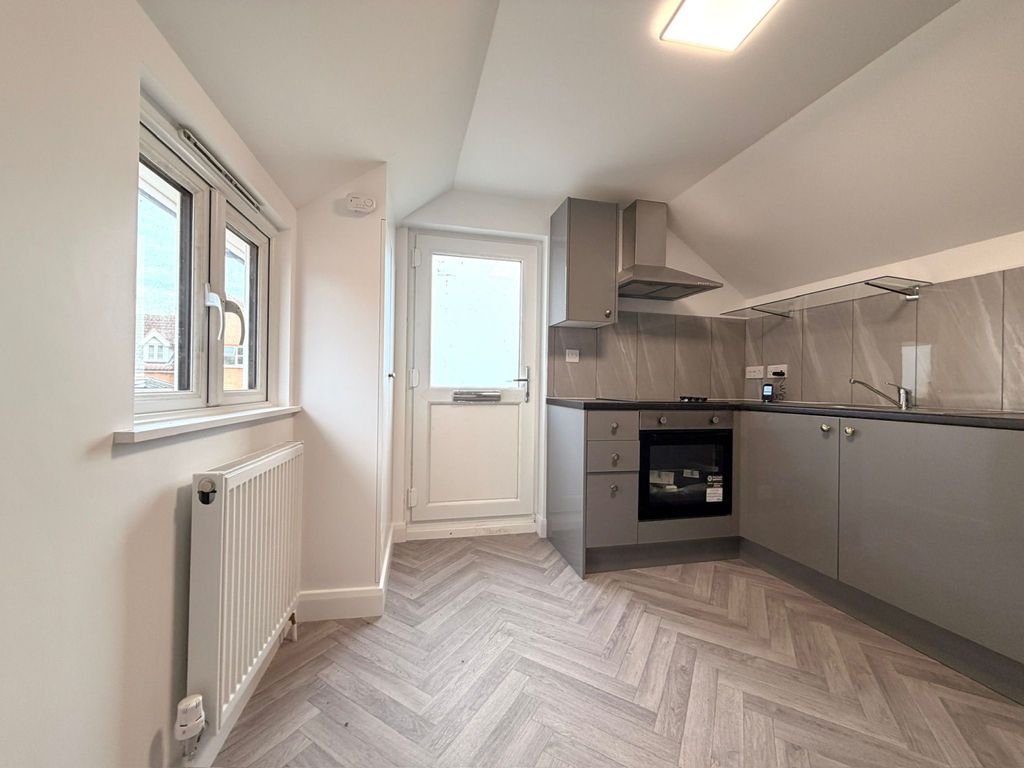 Property photo 1 of 6 2 Bed Flat To Rent Church Street, Braintree CM7