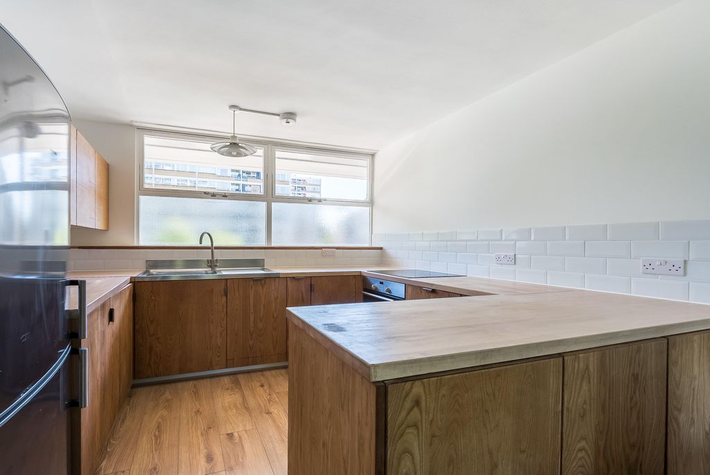 Property photo 2 of 9 Kitchen
