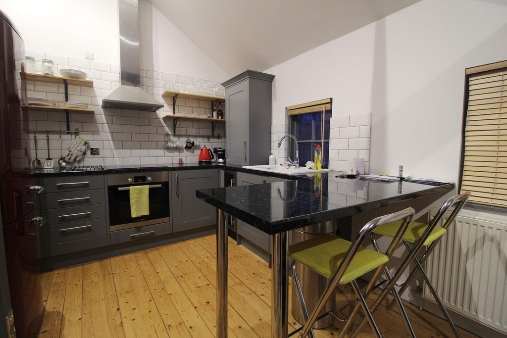 Property photo 2 of 5 Kitchen