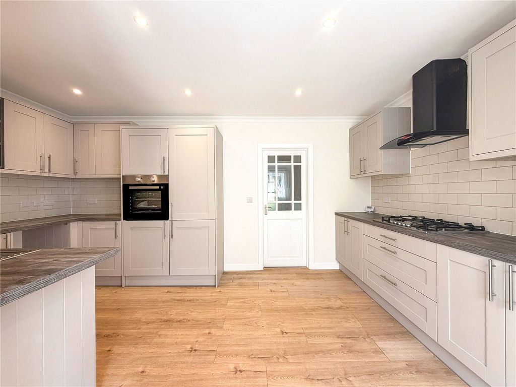 Property photo 3 of 28 Kitchen
