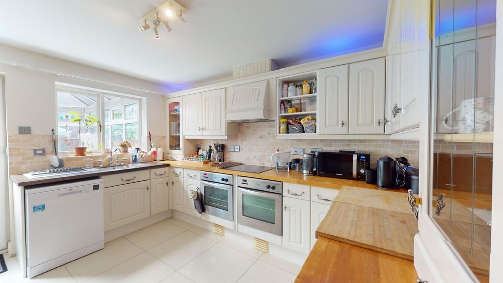 Property photo 2 of 29 3399645