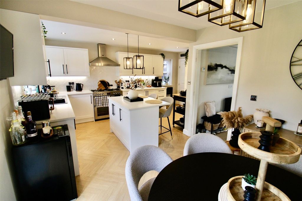 Property photo 3 of 26 Dining Kitchen