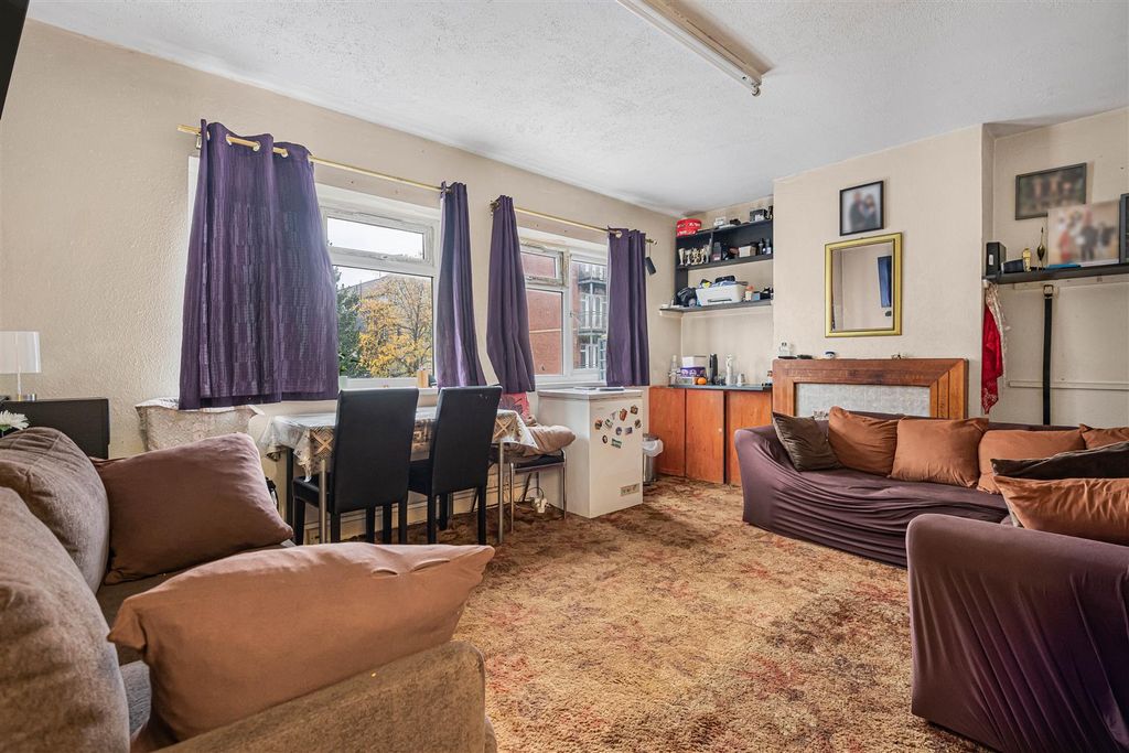 Property photo 2 of 8 13_67662.Jpg