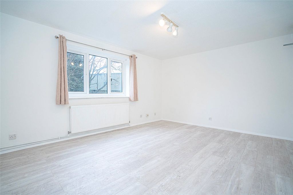 Property photo 3 of 12 Studio B