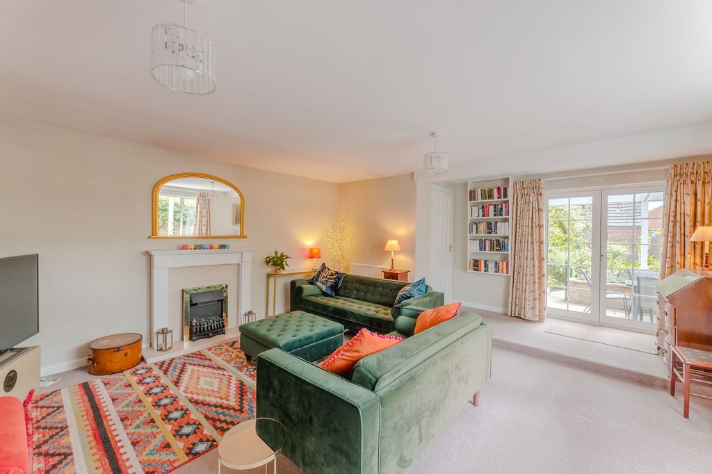 Property photo 2 of 33