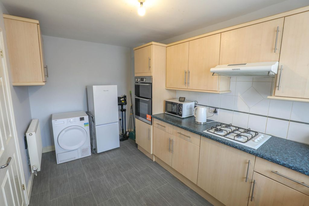 Property photo 3 of 14 Kitchen