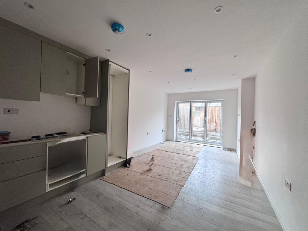 Property photo 1 of 4 Whatsapp Image 2025-11-13 At 16.40.33 (5)