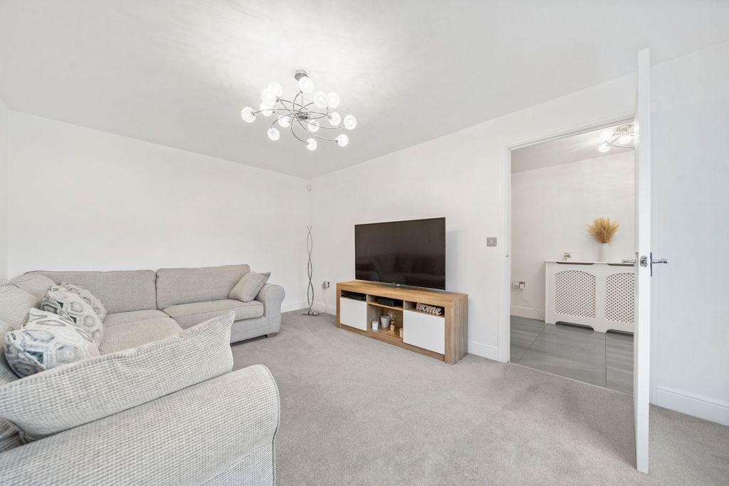 Property photo 2 of 26