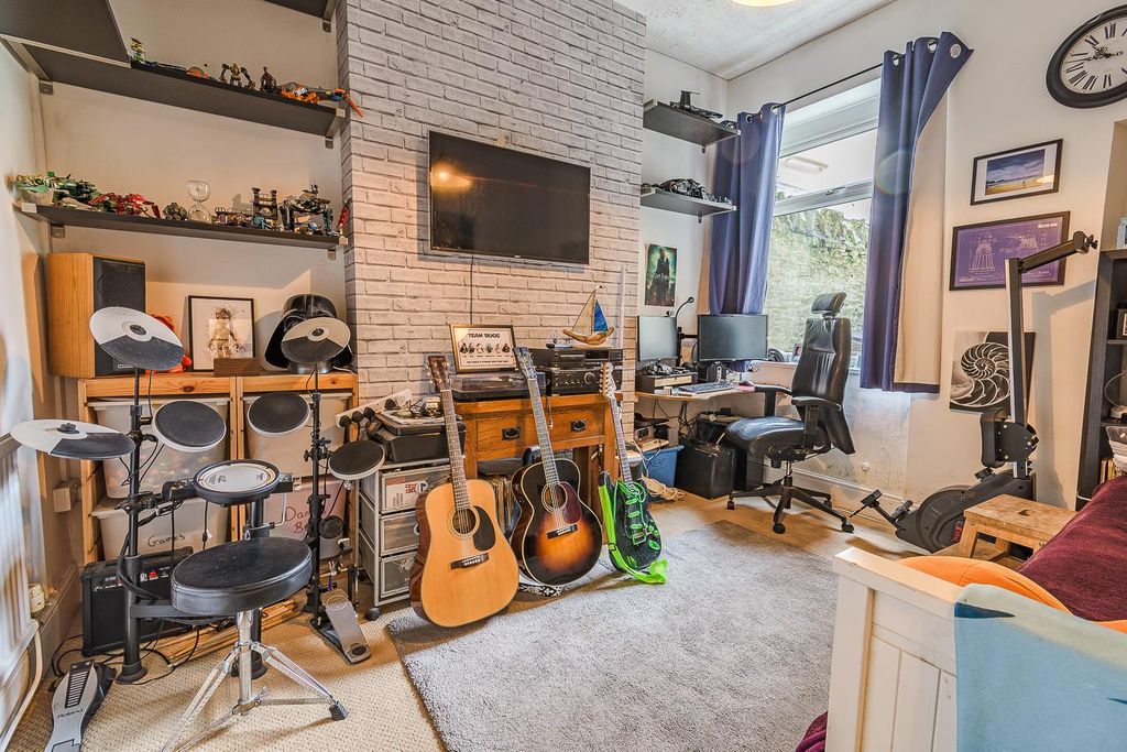 Property photo 3 of 23 Sitting Room