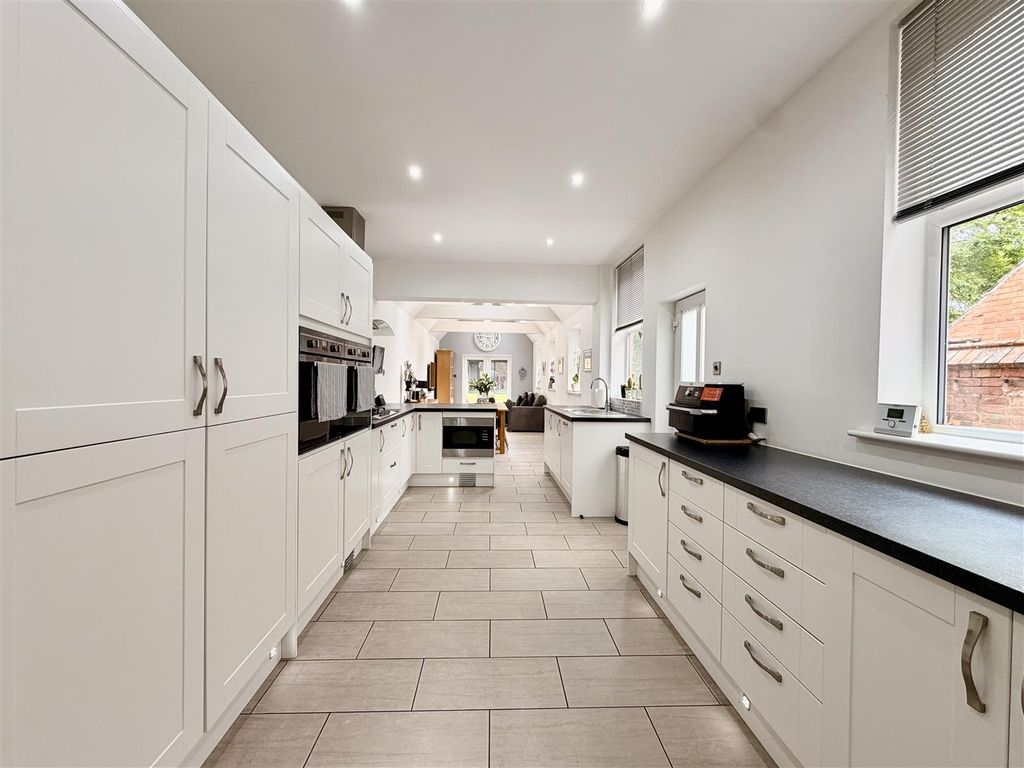 Additional image 9 of 5 bed town house for saleHerrick Road, Loughborough LE11