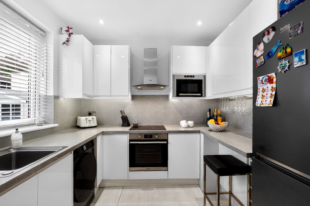 Property photo 3 of 20 Kitchen