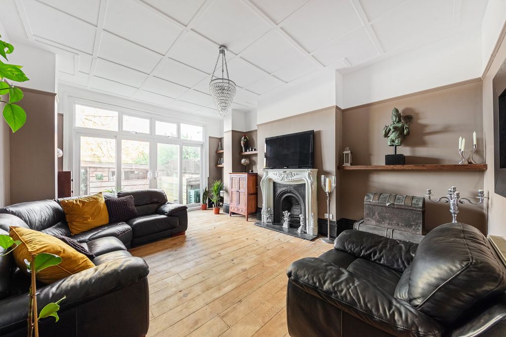 Property photo 2 of 18