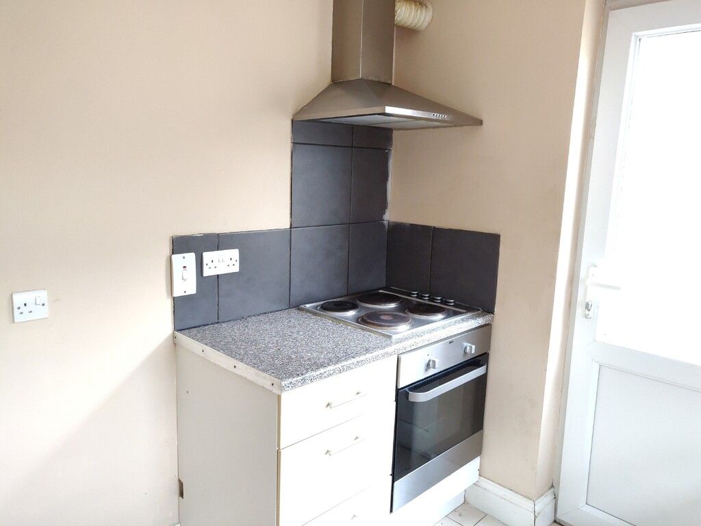 Property photo 2 of 8 Kitchen