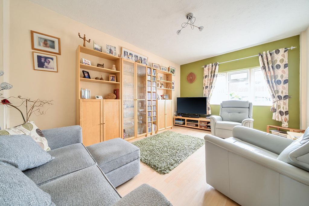 Property photo 3 of 20 Living Room