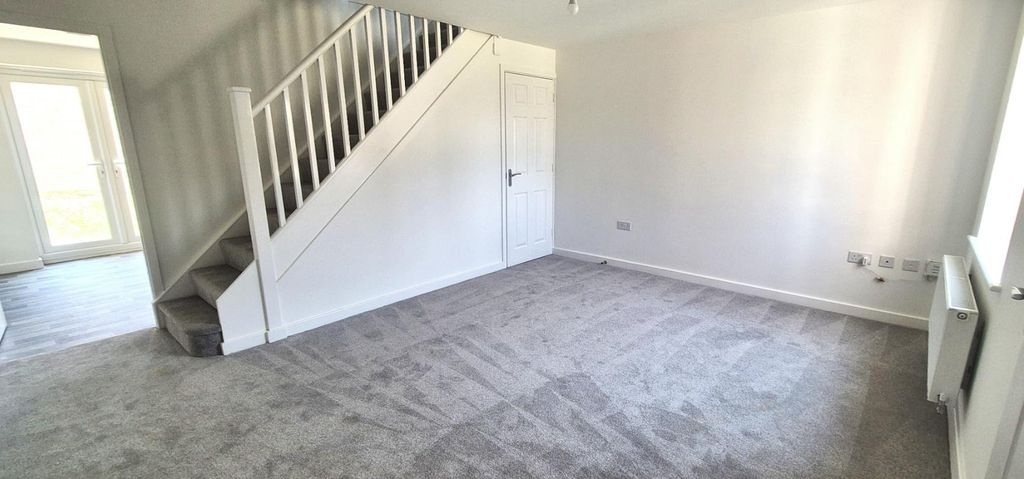 Property photo 2 of 6 Living Room