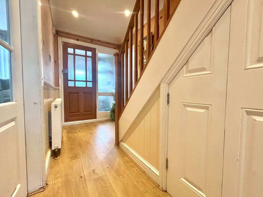 Property photo 2 of 33