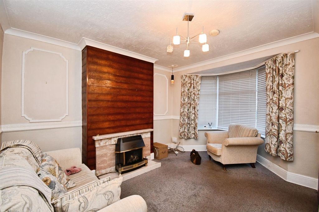 Property photo 2 of 12 Lounge