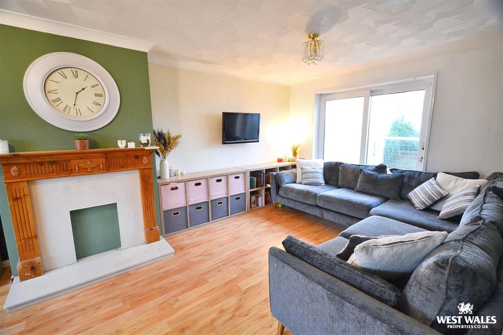 Property photo 2 of 22 Dsc_0228 (1).Jpg