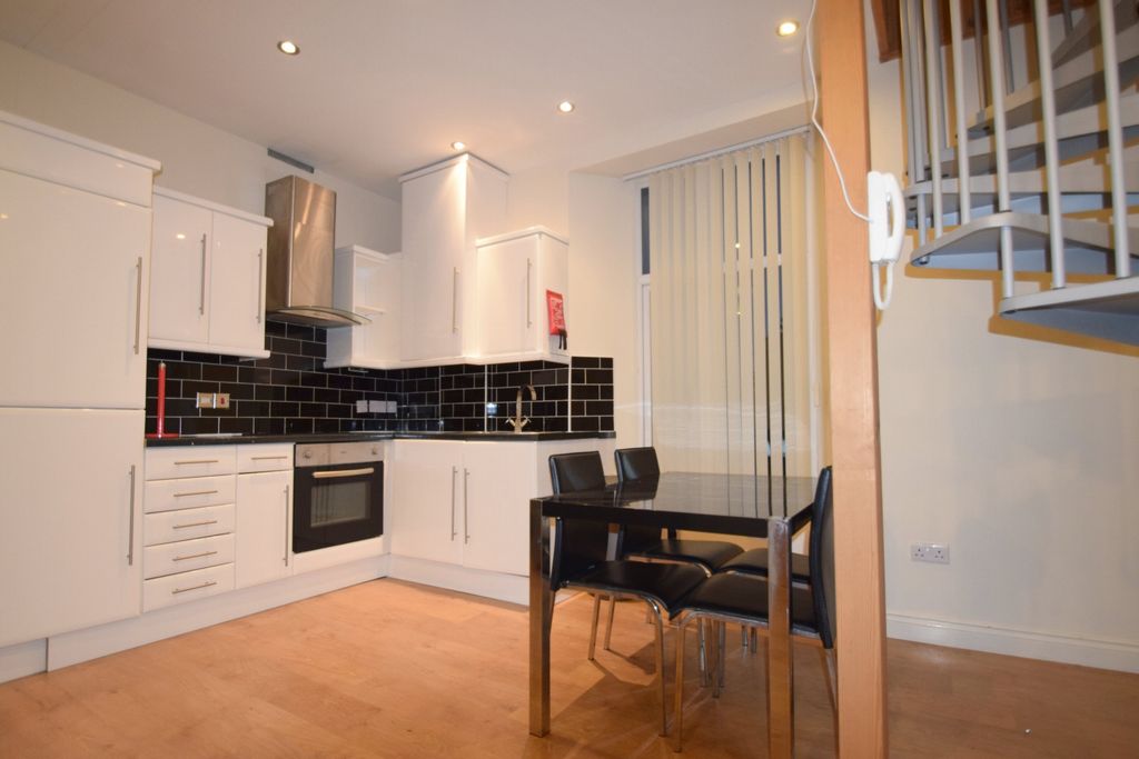 Property photo 3 of 9 Photo 4