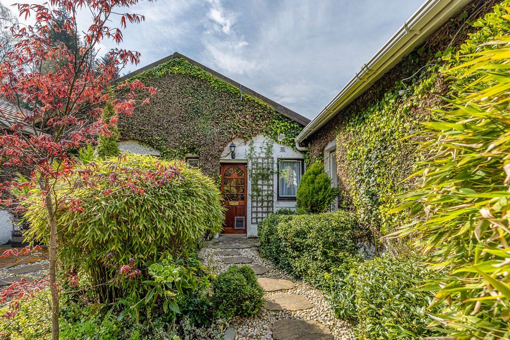 Property photo 1 of 130