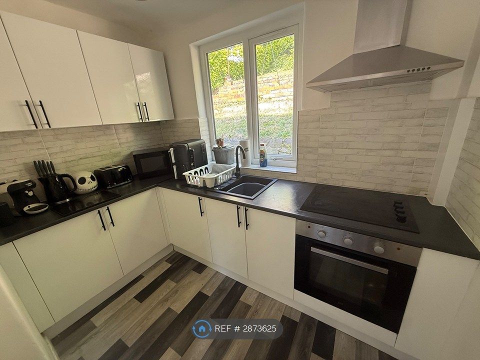 Property photo 2 of 7 Kitchen