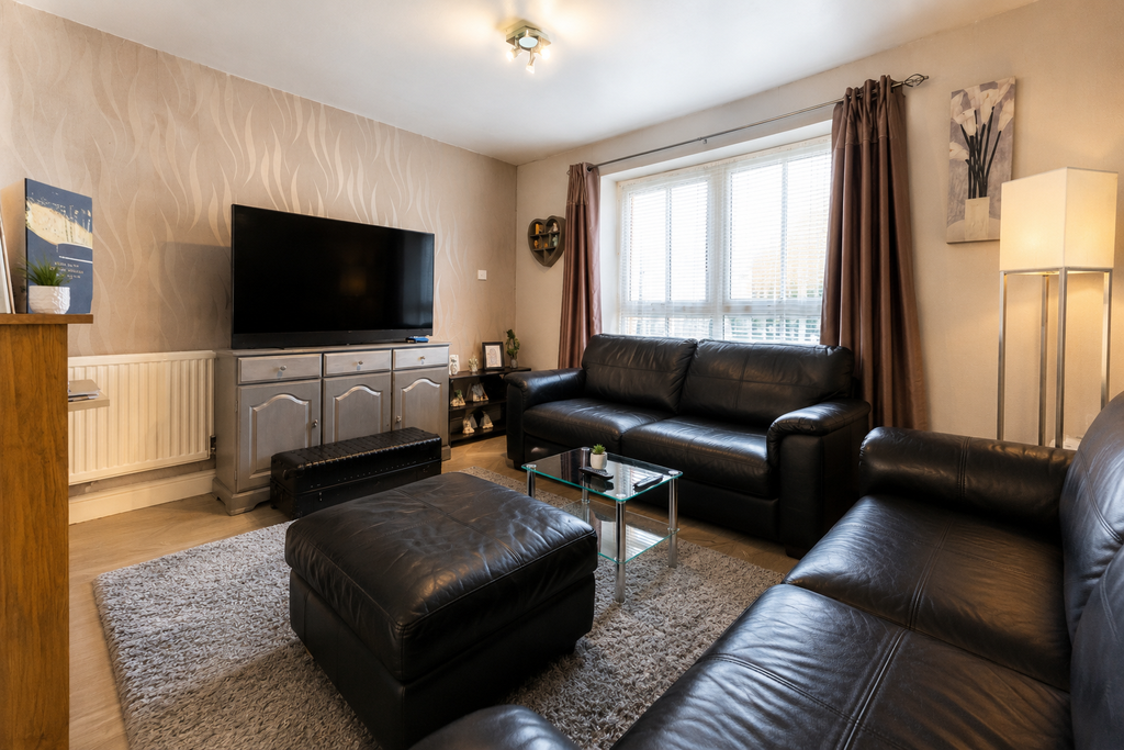 Property photo 2 of 10 Lounge
