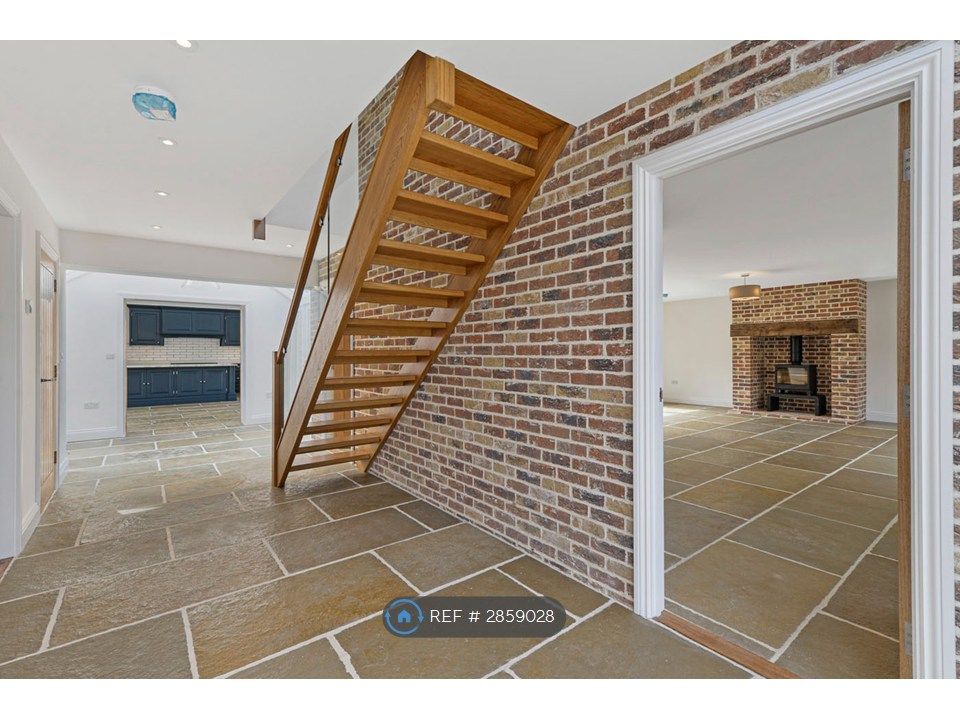 Property photo 3 of 32