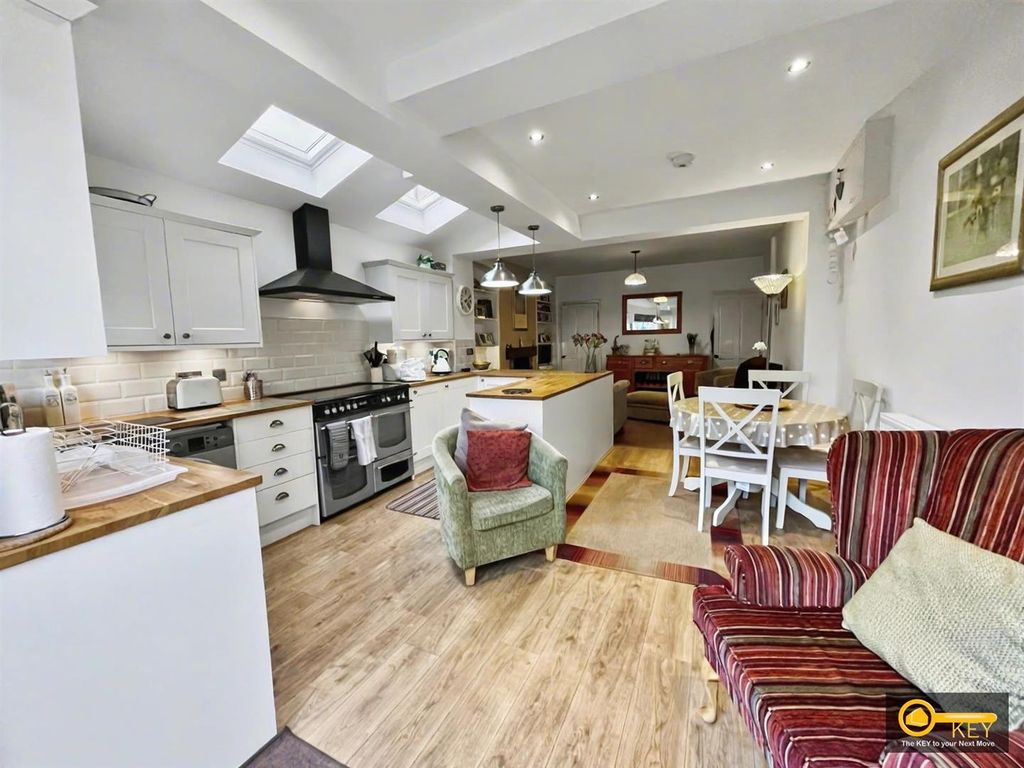 Property photo 2 of 24