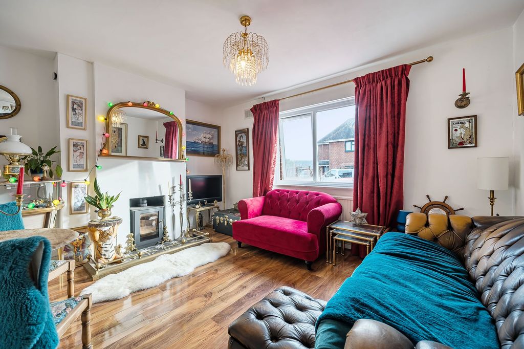 Property photo 2 of 20