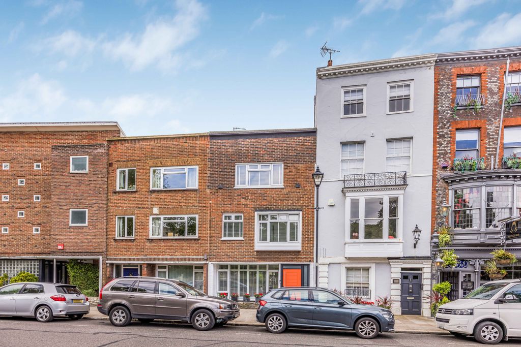Property photo 2 of 37 52 High Street, Old Portsmouth-Small-Porticomarket