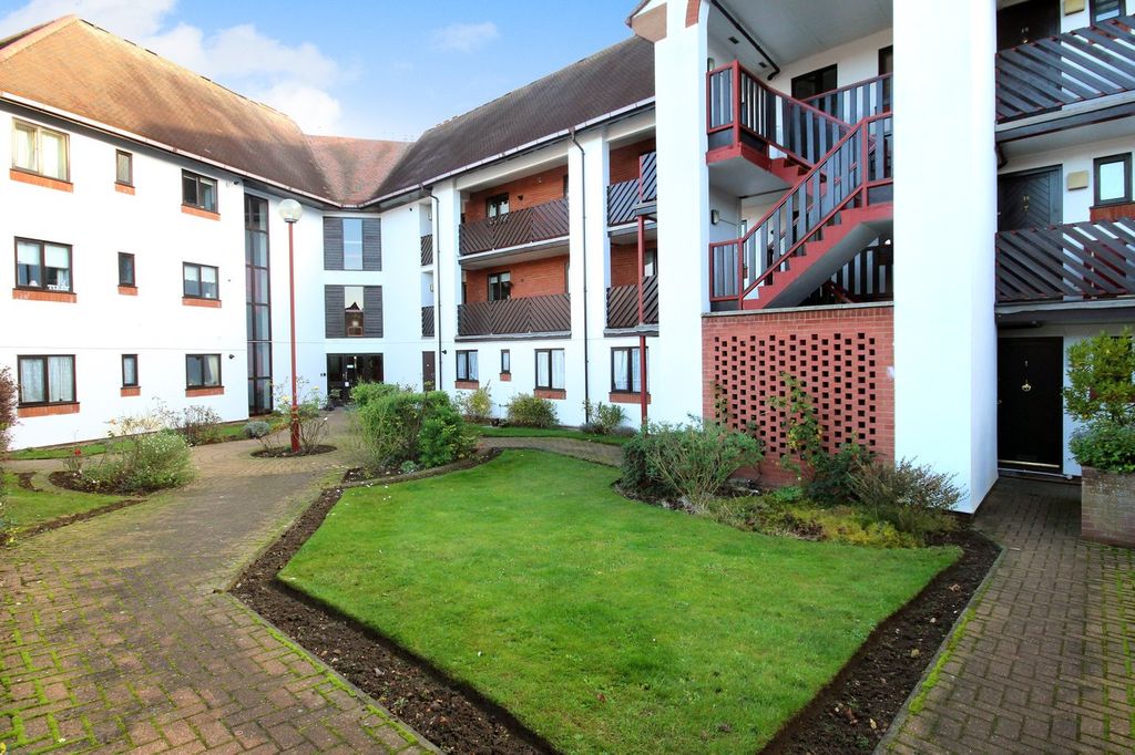 Additional image 4 of 2 bed flat for salePark Court, Norton Way South, Letchworth Garden City SG6