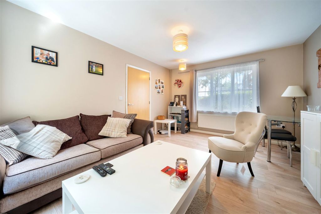Property photo 2 of 11 104 Foxhall Rd-32.Jpg