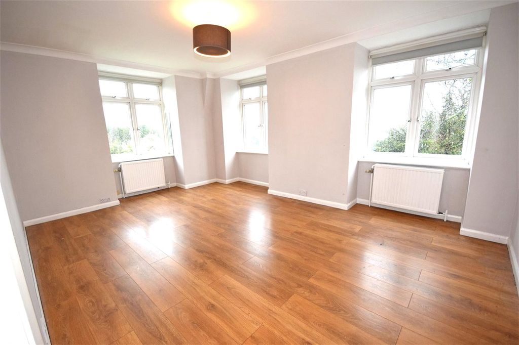 Property photo 2 of 12 Picture No. 01