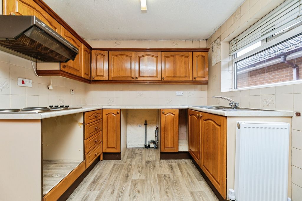 Property photo 2 of 18 Pbox-Kitchen-326009.Jpg