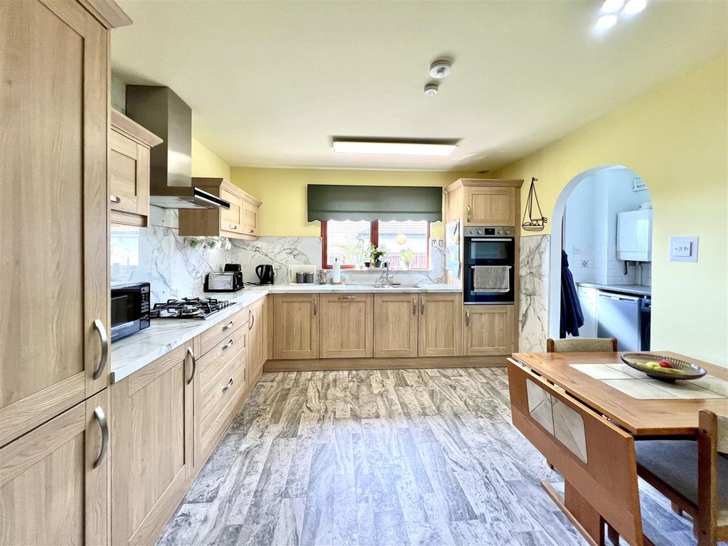 Additional image 12 of 3 bed detached bungalow for salePlayer Drive, Kingseat KY12