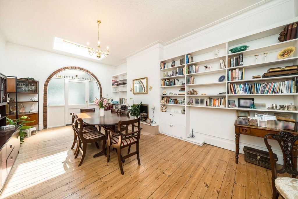 Property photo 3 of 12