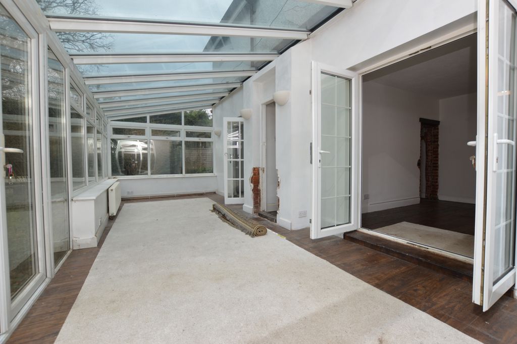 Property photo 3 of 22 Conservetory