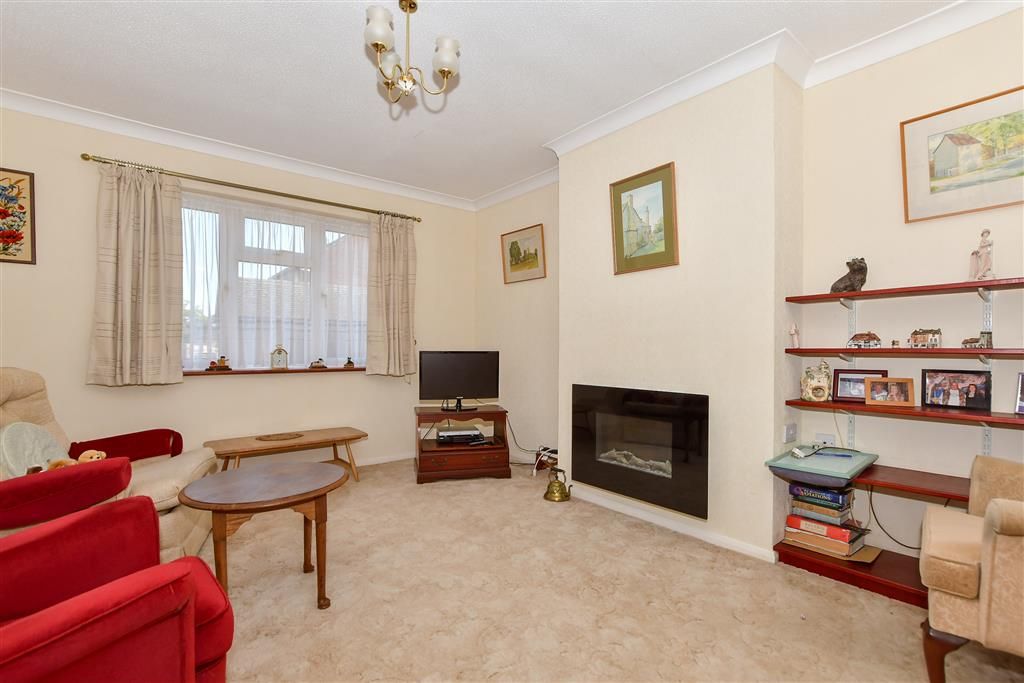 Property photo 1 of 11 Lounge